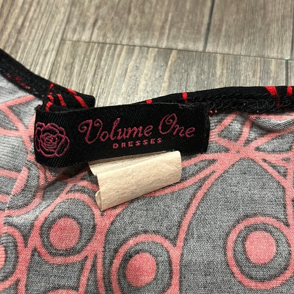 Vol 1 dress blouse with tie back and capped sleeves - Picture 2 of 2